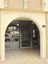 420 Redondo Ave in Long Beach, CA - Foto de edificio - Building Photo