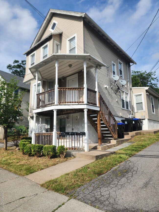 157 N Clinton St in Poughkeepsie, NY - Building Photo - Building Photo