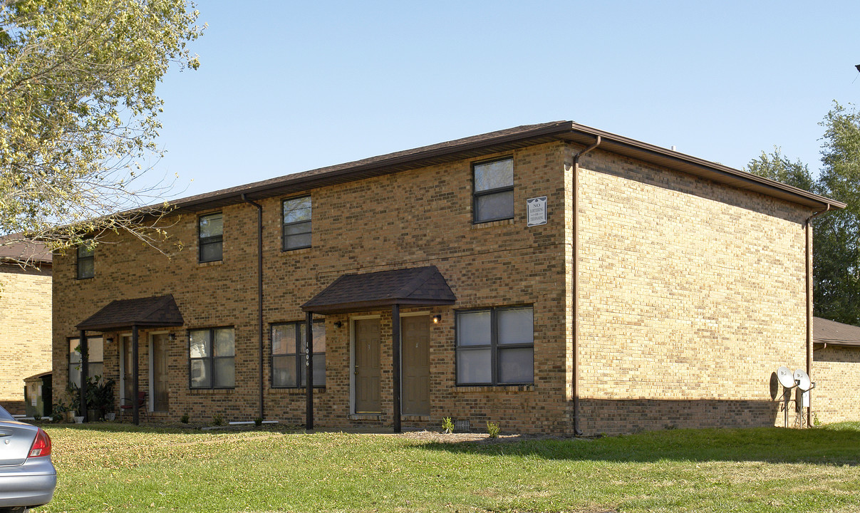 1006 Belle Valley Dr in Belleville, IL - Building Photo