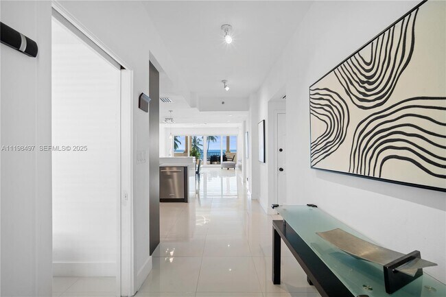 19234 Fisher Island Dr in Miami, FL - Building Photo - Building Photo