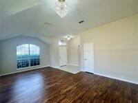 321 Scarlet Oak Dr in Lake Dallas, TX - Foto de edificio - Building Photo