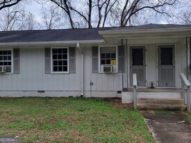 307 N Broad St in Winder, GA - Building Photo