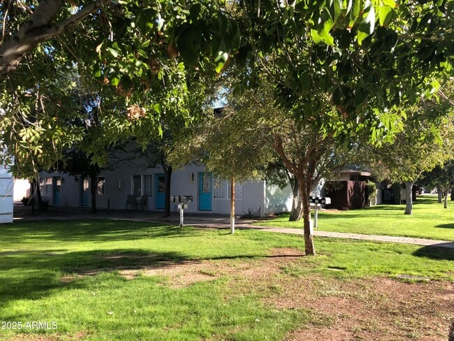 2025 S Granada Dr in Tempe, AZ - Building Photo - Building Photo