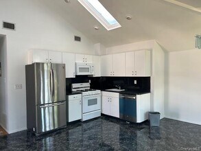 15-55-55 200th St in Queens, NY - Building Photo - Building Photo