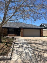 1712 Windsor Way in Clovis, NM - Building Photo