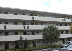 1690 NE 191st St in Miami, FL - Building Photo