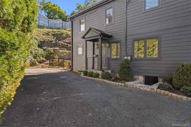 4 Elizabeth St in Rye, NY - Building Photo - Building Photo