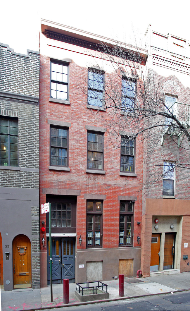 21 Cornelia St in New York, NY - Building Photo - Building Photo