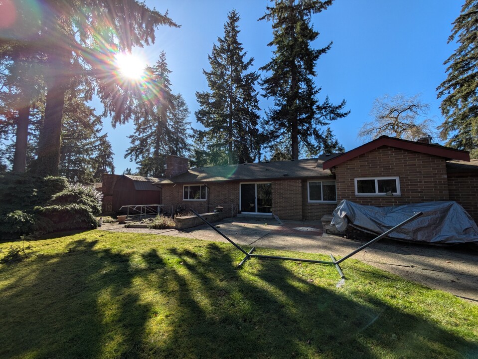 19904 60th Ave NE in Kenmore, WA - Building Photo