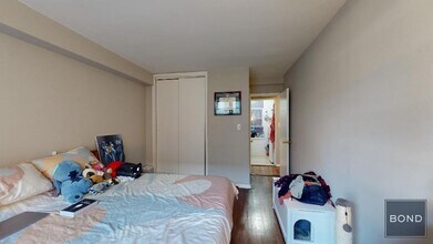 340 E 58th St in New York, NY - Building Photo - Building Photo