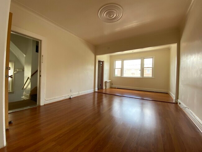 172 W 49th St