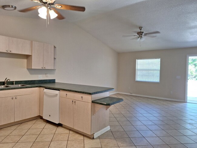 3210 India Palm Dr in Edgewater, FL - Building Photo - Building Photo