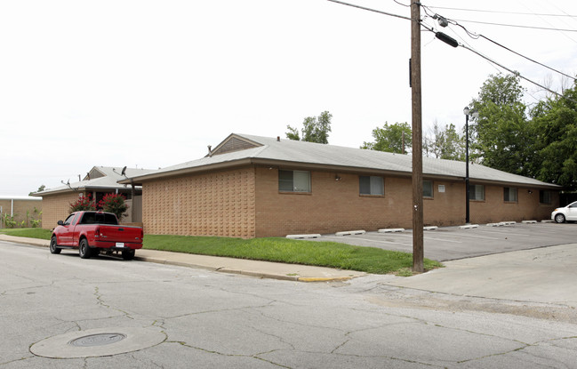 1809 E 2nd St in Tulsa, OK - Foto de edificio - Building Photo