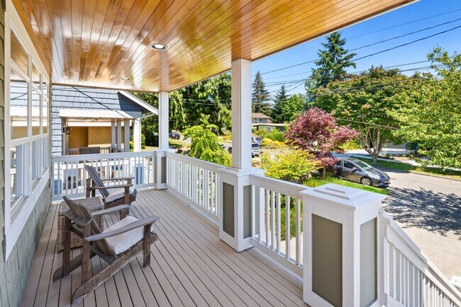 7011 Ravenna Ave NE in Seattle, WA - Building Photo - Building Photo