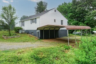 4042 S Church St in Burlington, NC - Building Photo - Building Photo