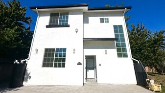 16023 Wyandotte St in Van Nuys, CA - Building Photo