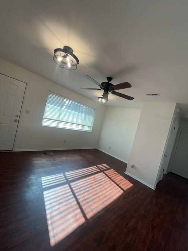 351 Park Creeke Ln, Unit B