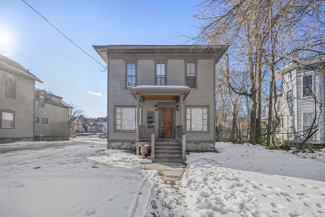 127 Elm St, Unit 3 in Kalamazoo, MI - Foto de edificio - Building Photo