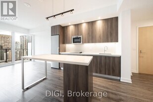 8 Gloucester St in Toronto, ON - Building Photo