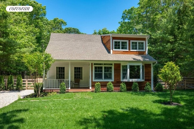 98 Sycamore Dr in East Hampton, NY - Building Photo - Building Photo