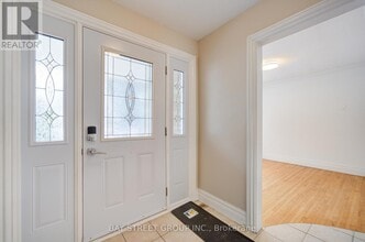 2207 Sunnyvale Dr in Oakville, ON - Building Photo - Building Photo