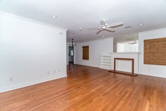 351 Redwood St in San Antonio, TX - Building Photo - Building Photo