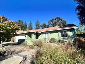 516 Webster Dr in Martinez, CA - Building Photo