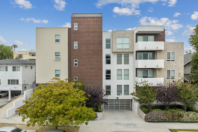 The Oaks Of St Oak in Los Angeles, CA - Building Photo - Building Photo