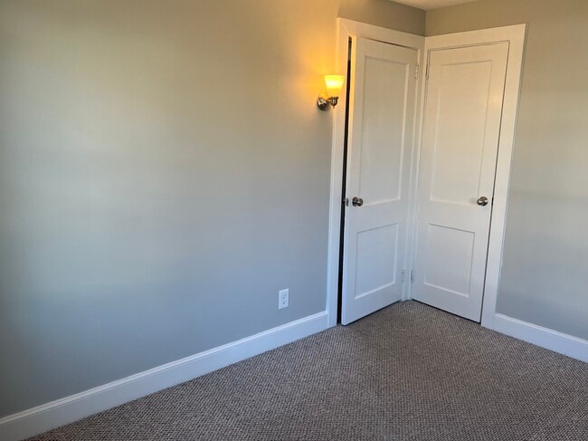 85 Perry St, Unit Apt A in Unionville, CT - Foto de edificio - Building Photo