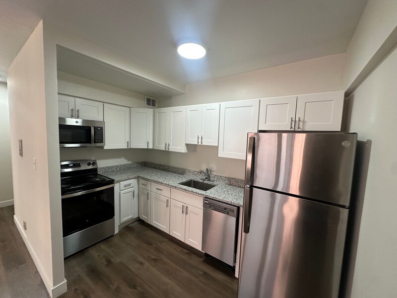 1560 N Prospect Ave in Milwaukee, WI - Building Photo