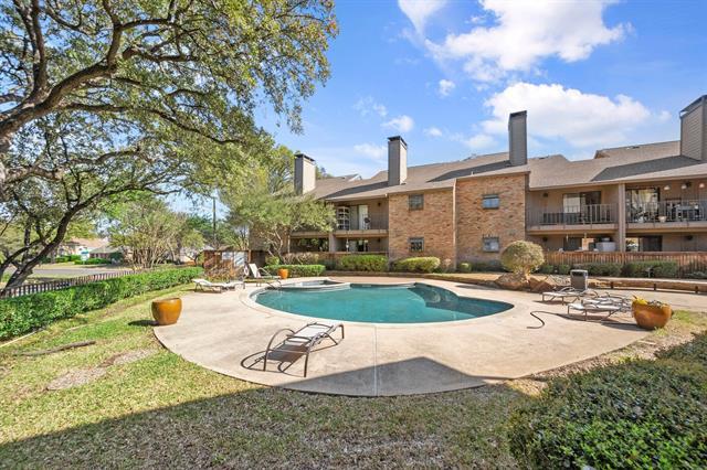 15221 Berry Trail in Dallas, TX - Building Photo - Building Photo