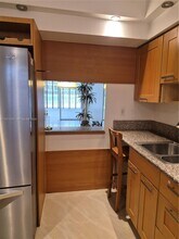 8300 Sands Point Blvd in Tamarac, FL - Foto de edificio - Building Photo