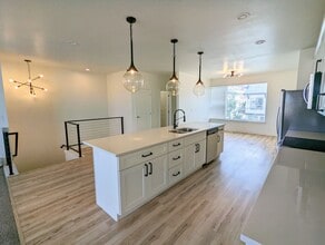 566 Lewski Ln in Bluffdale, UT - Building Photo - Building Photo