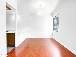 985 E California Blvd, Unit 103 in Pasadena, CA - Building Photo - Building Photo