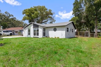 516 Avocado Cir in Brandon, FL - Building Photo - Building Photo