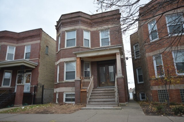 2213 W Addison St-Unit -2 in Chicago, IL - Building Photo