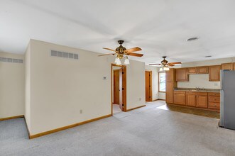 1049 Yoder Dr in Hartly, DE - Building Photo - Building Photo