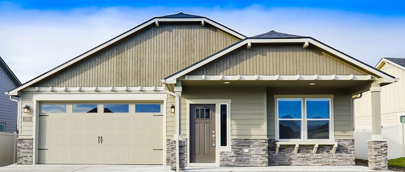 13205 N Telluride Loop in Hayden, ID - Building Photo