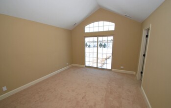 1502 - 1550 LAKERIDGE in Mundelein, IL - Building Photo - Interior Photo