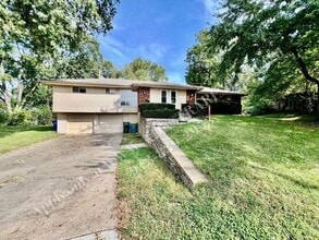 5801 Larsen Ln in Shawnee, KS - Building Photo - Building Photo