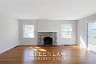 1944 Lyle Ave in College Park, GA - Building Photo - Building Photo