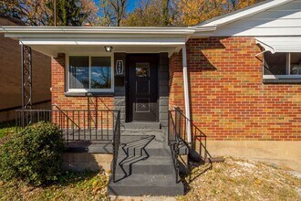 972 Lessing St in Pittsburgh, PA - Building Photo - Building Photo