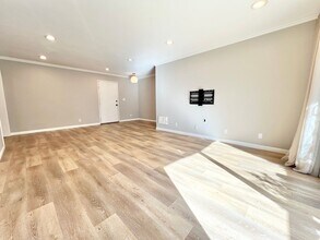 363 Newport Ave in Long Beach, CA - Foto de edificio - Building Photo