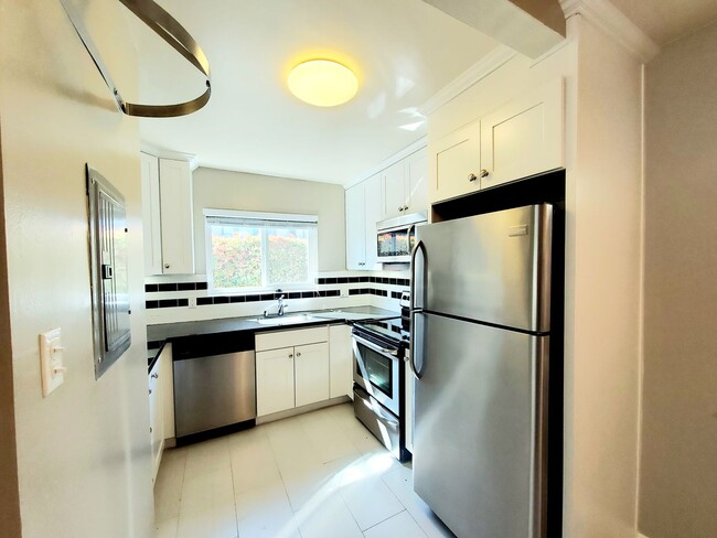1217 Paloma Ave in Burlingame, CA - Building Photo - Building Photo