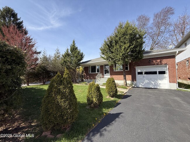 87 Buckingham Dr in Albany, NY - Building Photo - Building Photo
