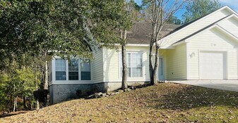 2259 Pesnell Ct in Mobile, AL - Building Photo