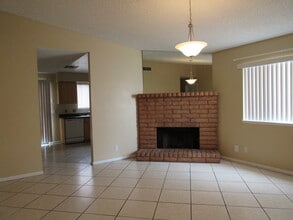 541 Chandler St in Henderson, NV - Building Photo - Building Photo