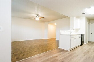 111 Oakhurst Dr in Seagoville, TX - Building Photo - Building Photo