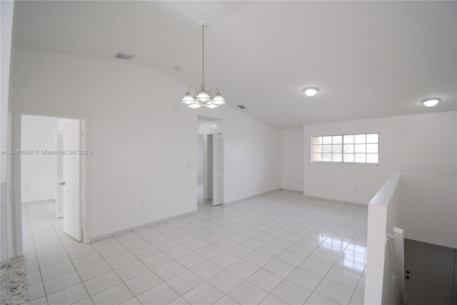 7811 W 36th Ave in Hialeah, FL - Building Photo - Building Photo