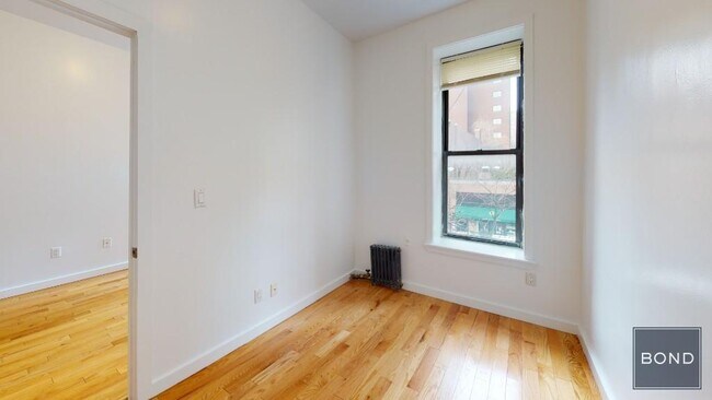 1502 1st Ave in Manhattan, NY - Building Photo - Building Photo